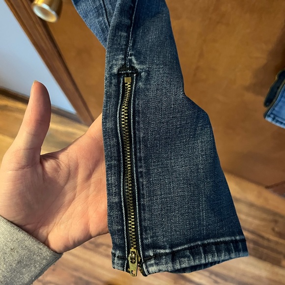 ‼️2/$20‼️Altar’d State Distressed skinny jeans - Picture 6 of 6